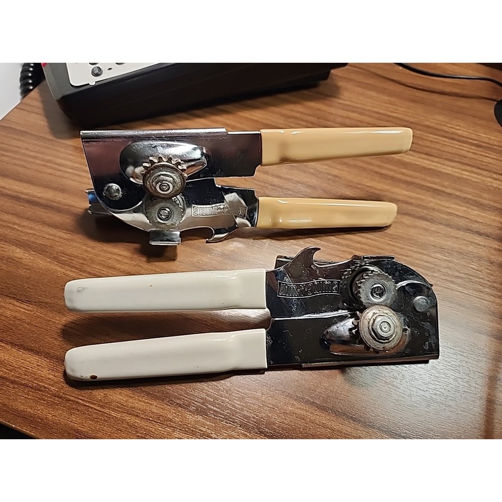 Vintage Seing-A-Way Can Opener Beige Handles USA